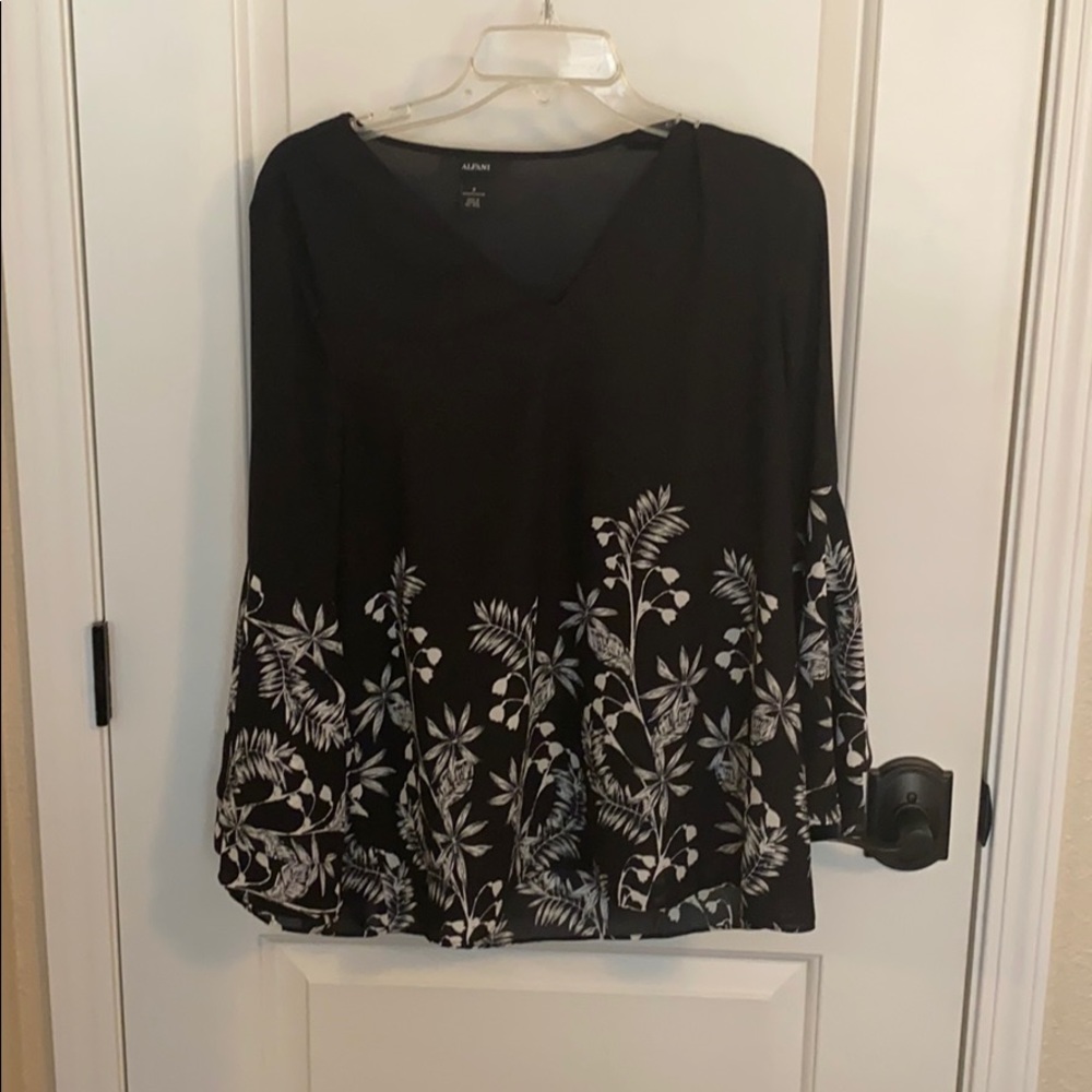 Alfani flowing top.